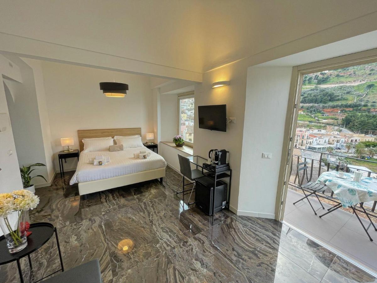 Suite Altamarea "Sea View Studios" Castellammare del Golfo Exterior photo
